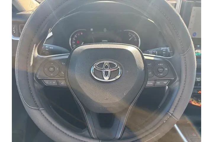 $28195 : Toyota RAV4 2023 XLE 4dr SUV image 7