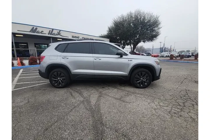 $22995 : Volkswagen Taos 2024 S 4dr S image 2