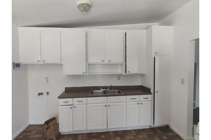$1200 : Cozy 2-bedroom, 1-bath home wi image 1