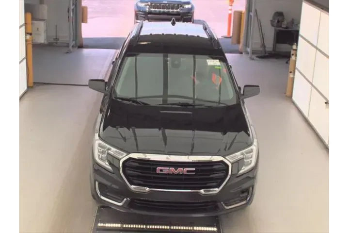 $20399 : GMC Terrain 2022 AWD SLE 4dr image 2