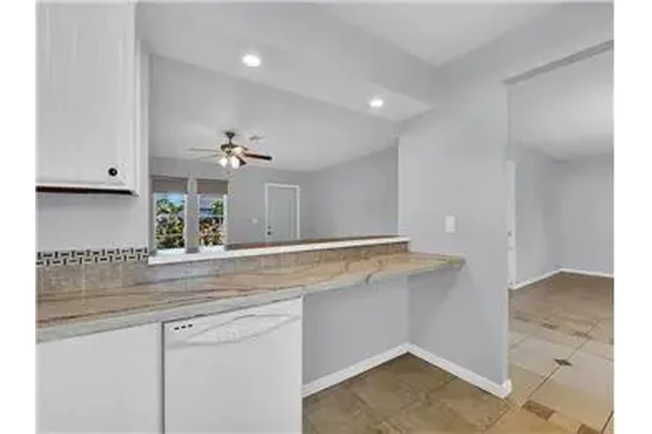 $1000 : Rental property with 2 bedro image 8