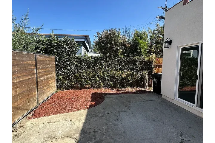 $1495 : Spanish 1bd 1ba LA image 7