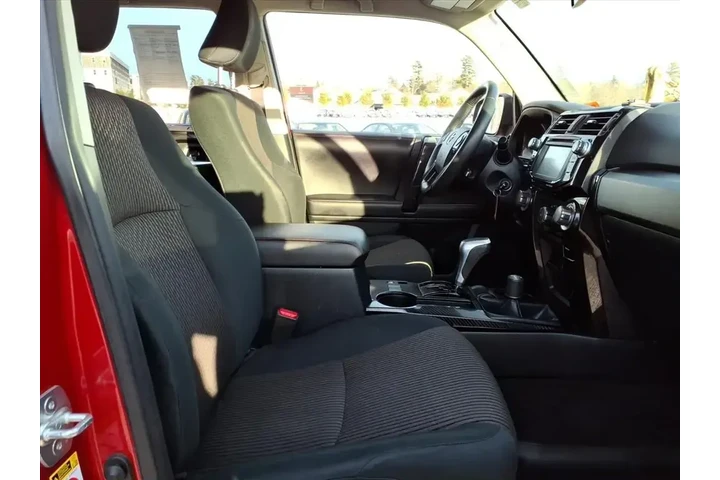 $27968 : Toyota 4Runner 2019 4x4 SR5 image 6