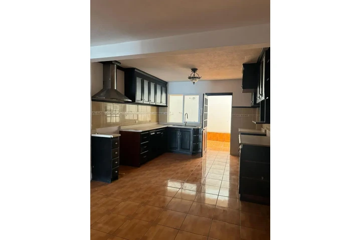 $1 : Casa en venta en Zona 16 image 3