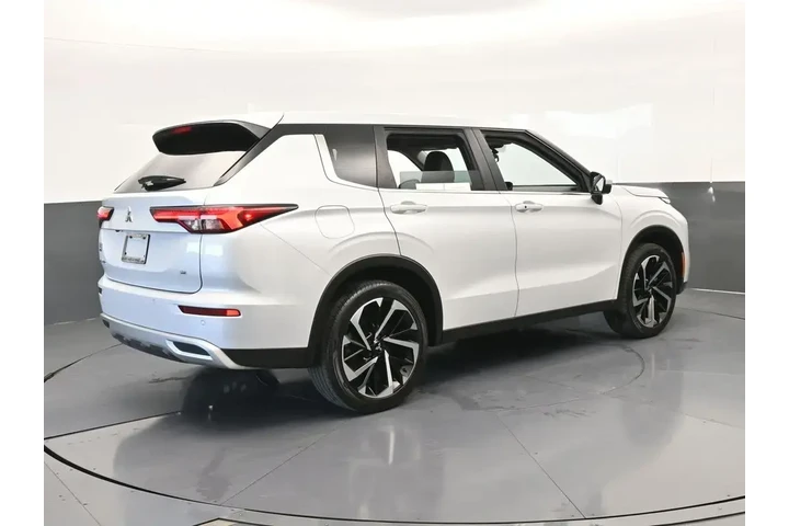 $20991 : Mitsubishi Outlander 2023 ES image 6