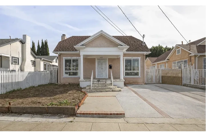 $1050 : Brand new natural light home image 1