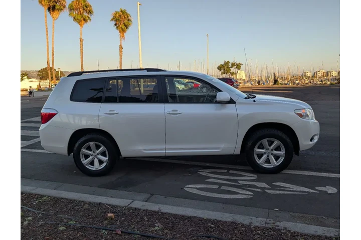 $11988 : 2008 Highlander Base image 5