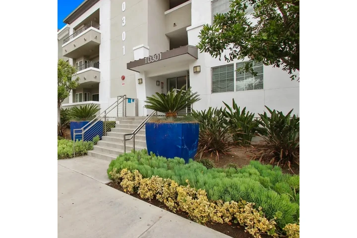 $2200 : 3Bed 2Bath Apt in koreatown image 1