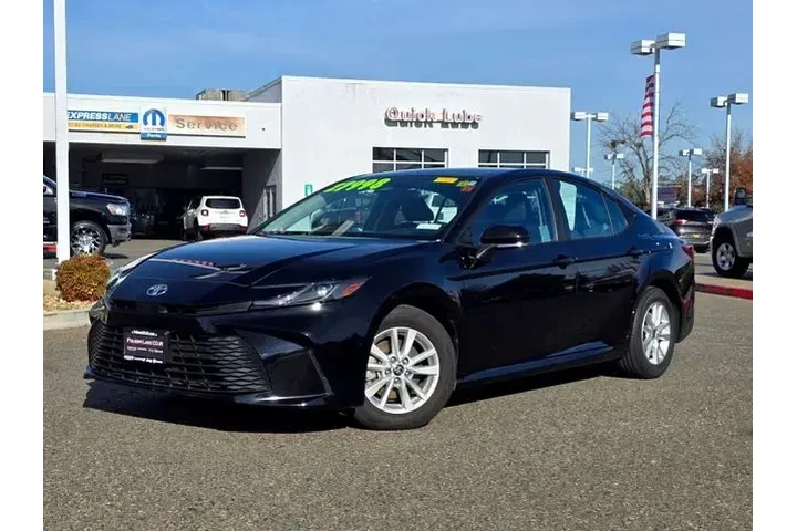 $27900 : Toyota Camry 2025 SE 4dr Sed image 3
