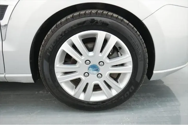 $1500 : Ford Focus 2008 SES 4dr Seda image 9