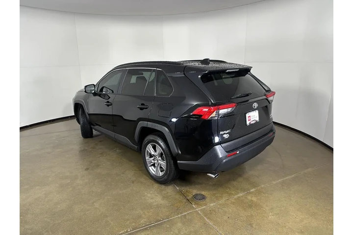 $31223 : Gold Certified 2025 RAV4 XLE image 9