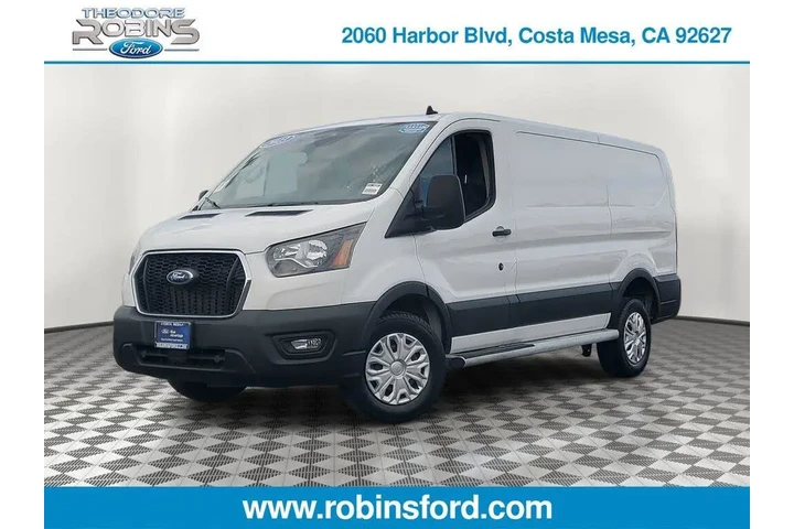 $31992 : Ford Transit 2023 250 3dr LW image 1