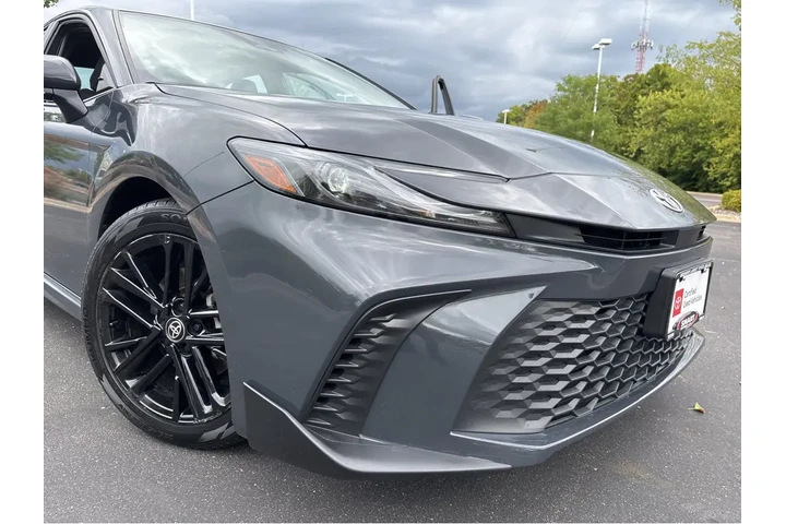 $30500 : Gold Certified2025 Camry Hybr image 7