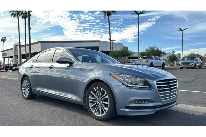 $11558 : Hyundai Genesis 2016 3.8L 4d image 2