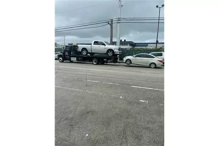 🚗 I Perez Towing Junk Cars 🚨 image 5