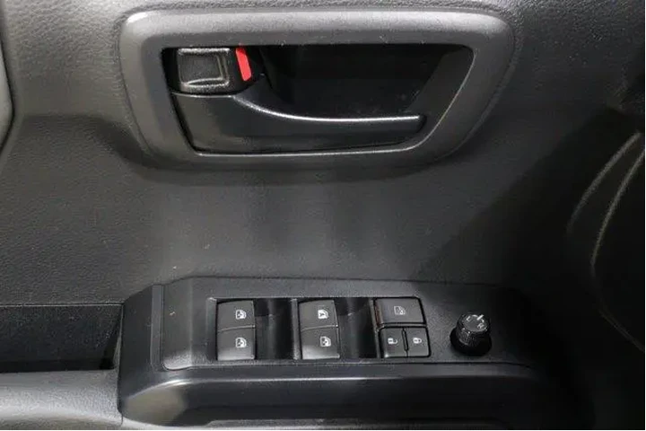 $35998 : Toyota Tacoma 2023 4x4 Trail image 7