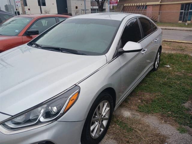 $12800 : 2018 Sonata Eco image 3