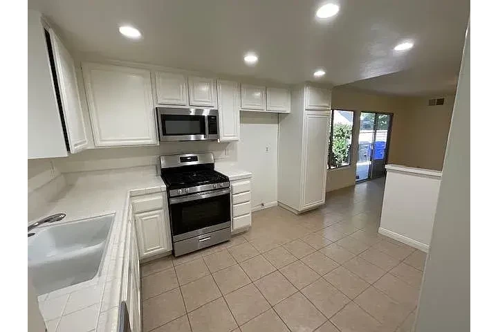 $2200 : 🏡Undine Rd,Santa Clarita,CA📍 image 3