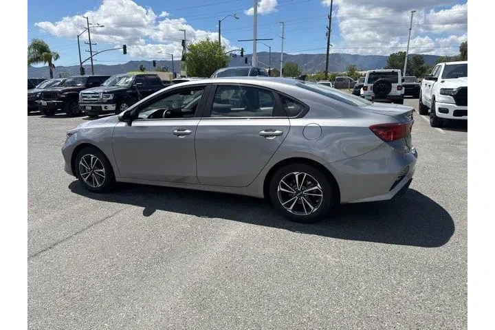 $18972 : Kia Forte 2023 LXS 4dr Sedan image 5