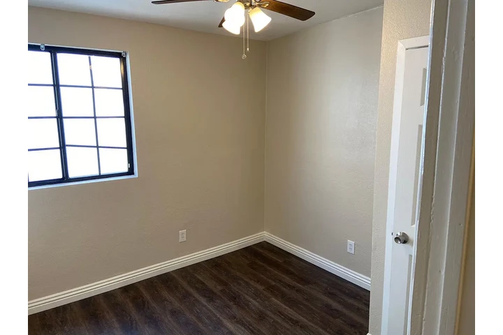 $800 : 2 BEDROOM 1 BATHROOM PRIVATE image 4