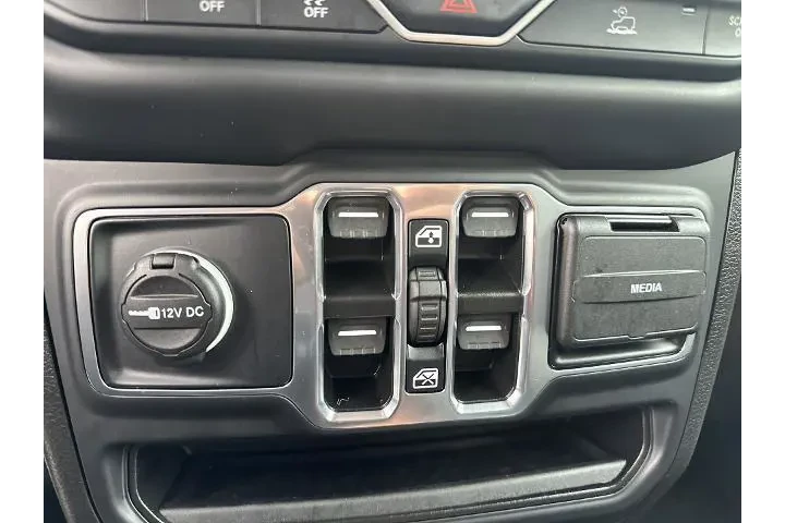 $28387 : Jeep Wrangler Unlimited 2022 image 3