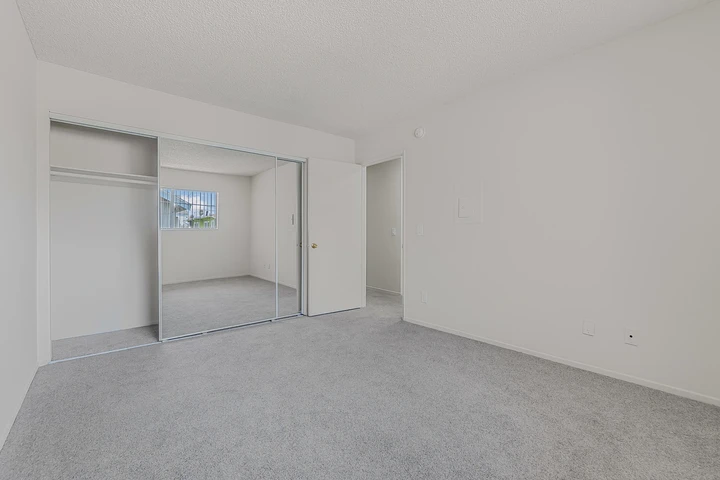 $2495 : Berendo 2 Bd 2 Bath $2,495 image 10