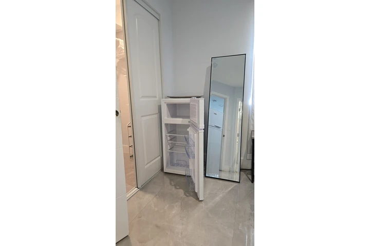 $1170 : Rento habitación image 2