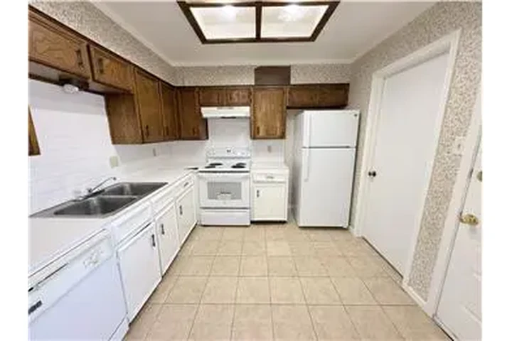 $750 : Rental property with 2 bedro image 10