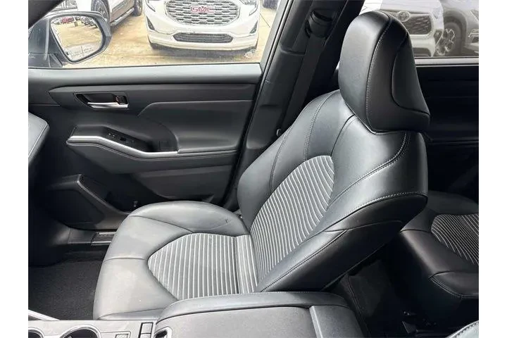 $37799 : Toyota Highlander 2022 AWD X image 8