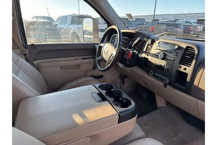 $24700 : Chevrolet Silverado 3500HD 2 image 8