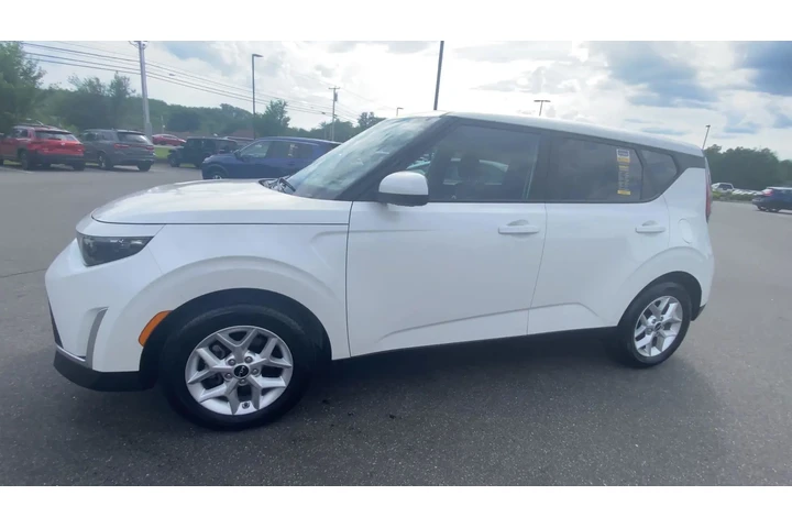 $19573 : Kia Soul 2023 LX 4dr Crossov image 7