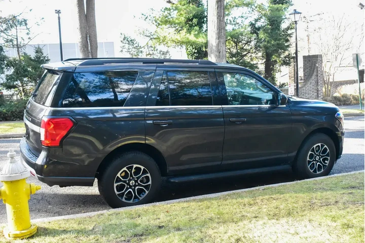 $35995 : Ford Expedition 2024 4x4 XLT image 8