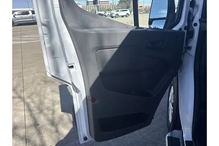 $33900 : Ford Transit 2024 250 3dr SW image 10