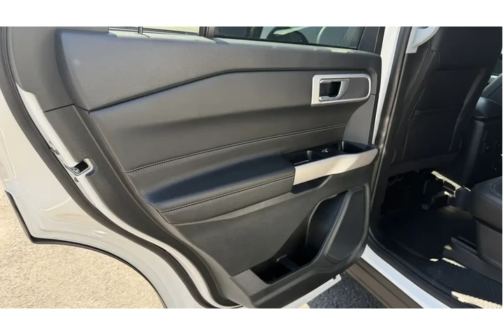 $32680 : Ford Explorer 2023 AWD XLT 4 image 10