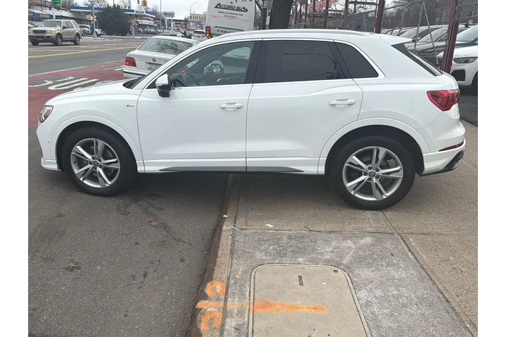 $21977 : Audi Q3 2020 AWD quattro S l image 9