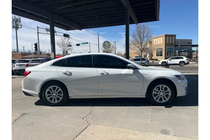2016 Malibu Hybrid image 4