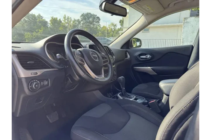 $5999 : 2017 Cherokee Latitude image 10