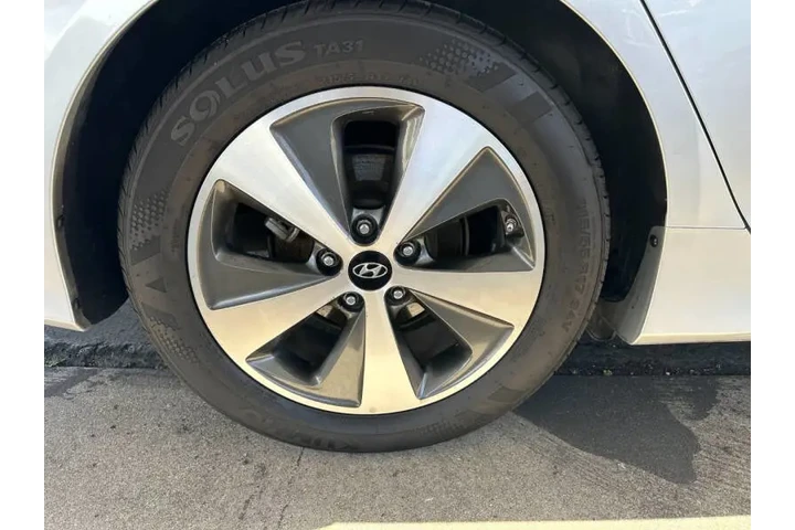 2011 Sonata Hybrid image 8