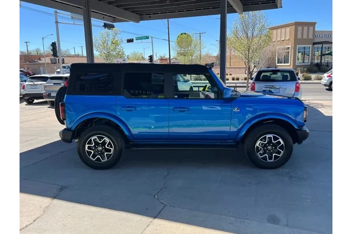 2024 Bronco Outer Banks 4-Door image 4
