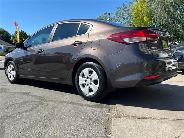 $11850 : 2018 KIA FORTE image 3