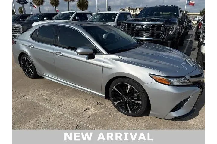 $21891 : Toyota Camry 2018 XLE V6 4dr image 2
