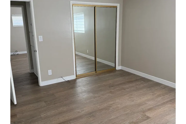 $2000 : FOR RENT❗Acre St, Northridge‼️ image 2