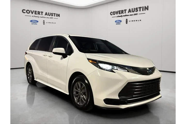 $31591 : Toyota Sienna 2024 LE 8-Pass image 5