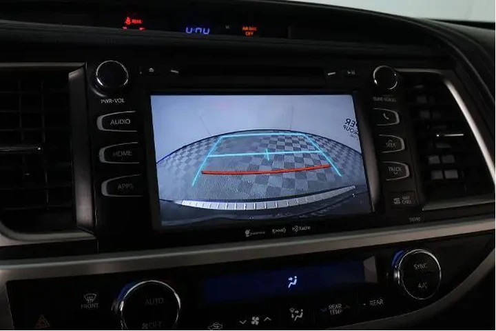 $25999 : Toyota Highlander 2019 SE 4d image 6