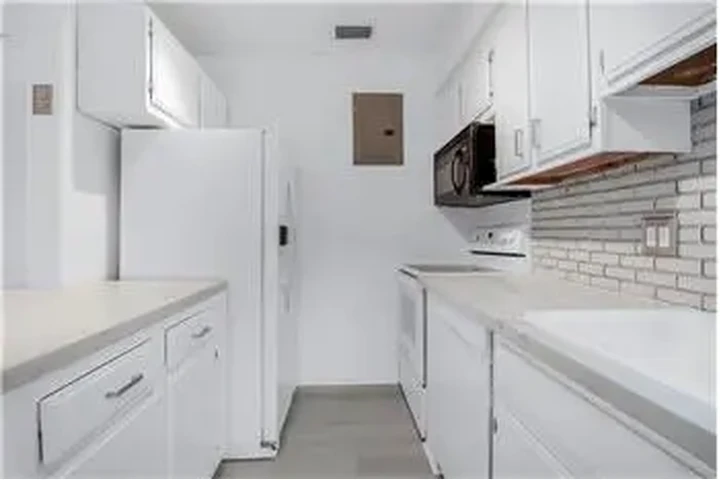 $1350 : Rental property with 2 bedro image 9