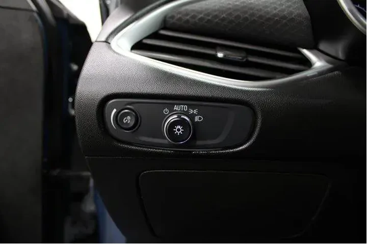 $20988 : Chevrolet Malibu 2025 LS 4dr image 9