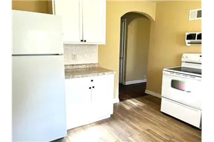 $1100 : Rental property with 2 bedro image 7