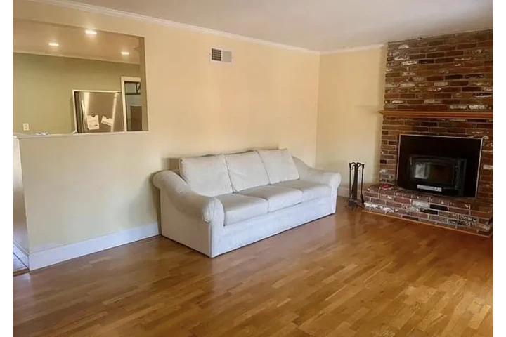 $1000 : 3 bedrooms quiet home image 3