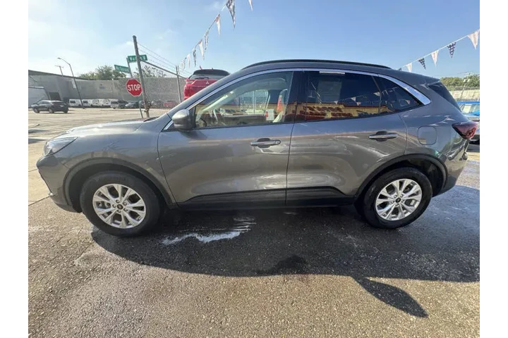 $23995 : 2023 Escape Active image 5