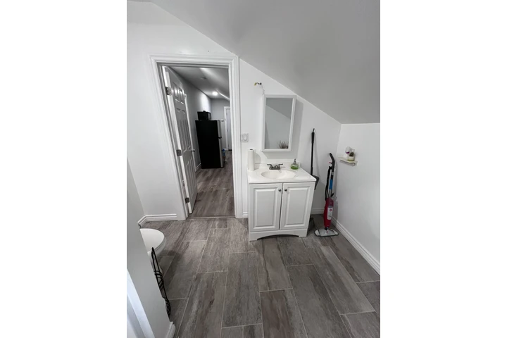 $875 : Los Angeles image 2